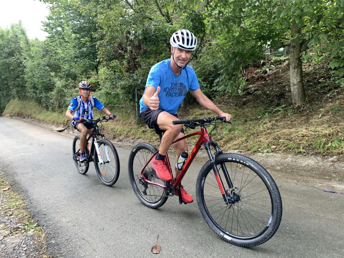 Fotos: Los aficionados se preparan para la llegada de los ciclistas a Murgil