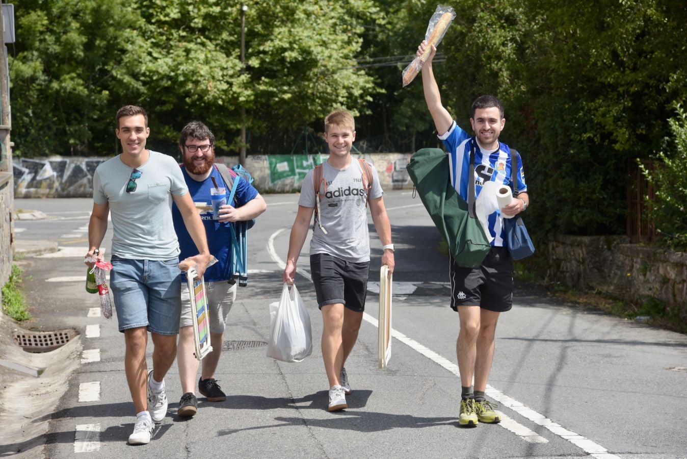 Fotos: Los aficionados se preparan para la llegada de los ciclistas a Murgil