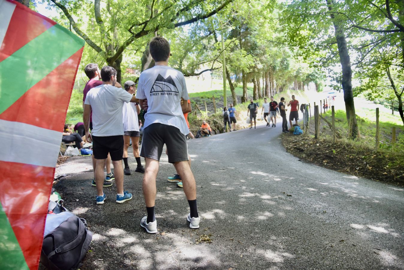 Fotos: Los aficionados se preparan para la llegada de los ciclistas a Murgil