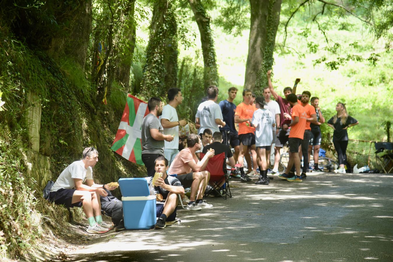 Fotos: Los aficionados se preparan para la llegada de los ciclistas a Murgil