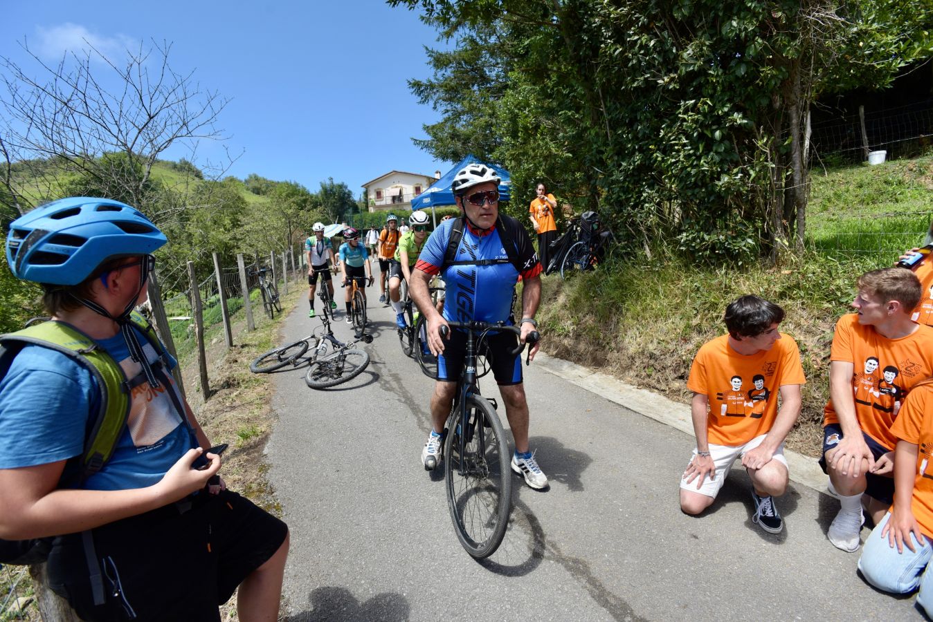Fotos: Los aficionados se preparan para la llegada de los ciclistas a Murgil