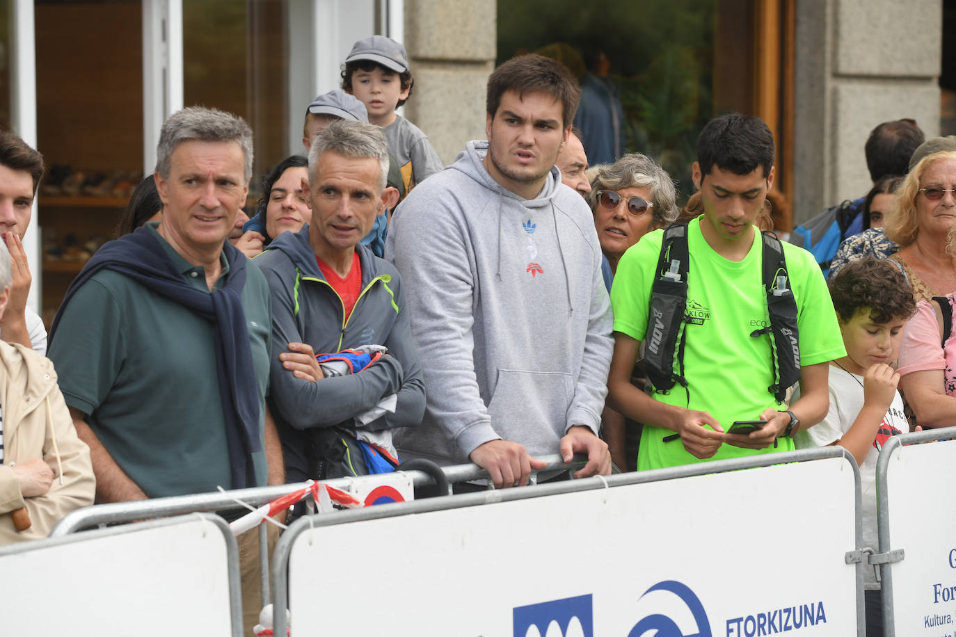 Fotos: Búscate en la salida de la Clásica de San Sebastián