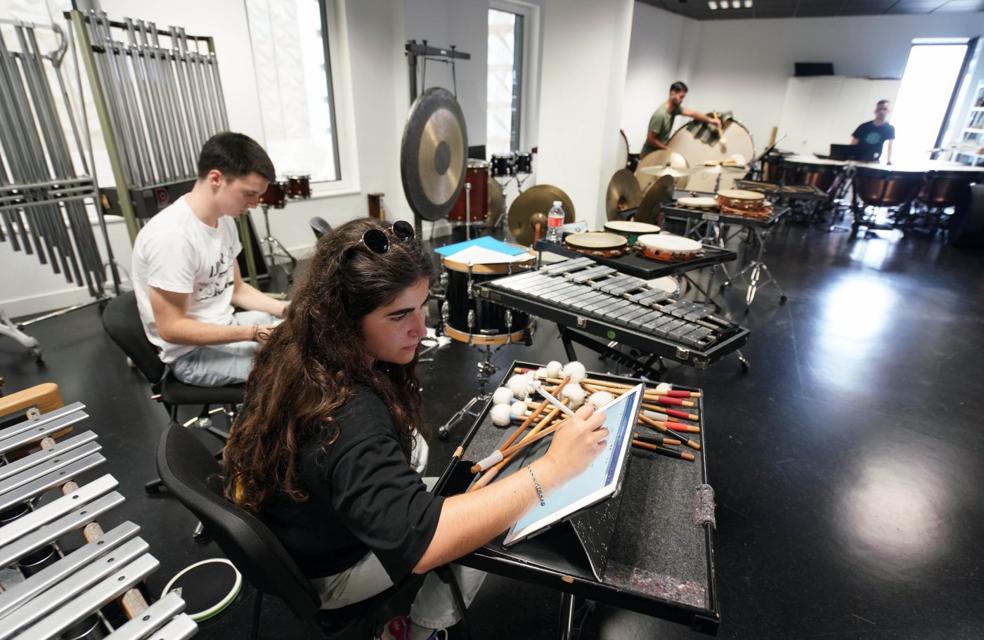 Los músicos de la EGO y de la JOCAN ensayan estos días en Musikene de cara a su cita del 5 de agosto en la Quincena Musical.