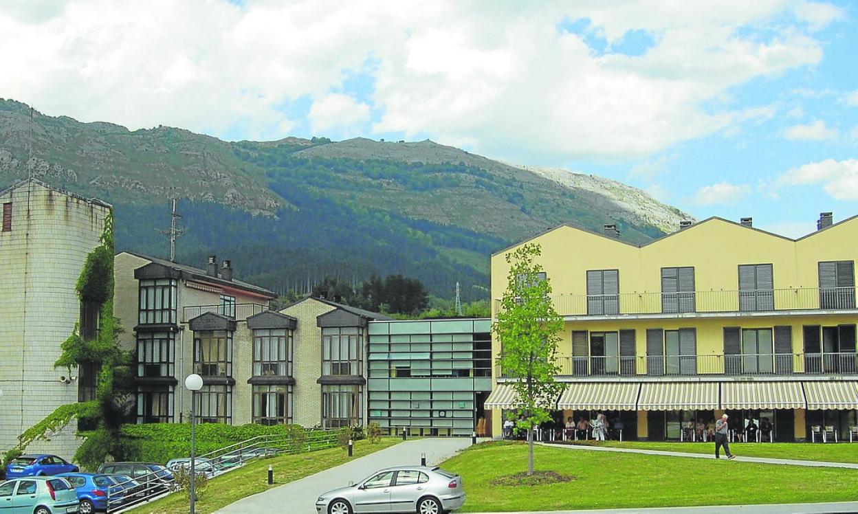 Imagen de la residencia San José de Azkoitia, que Ayuntamiento y Diputación van a renovar. 