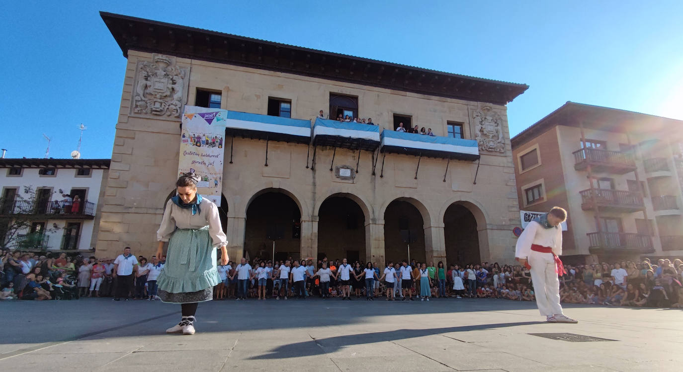Fotos: Xanisteban festetan murgildu dira oiartzuarrak
