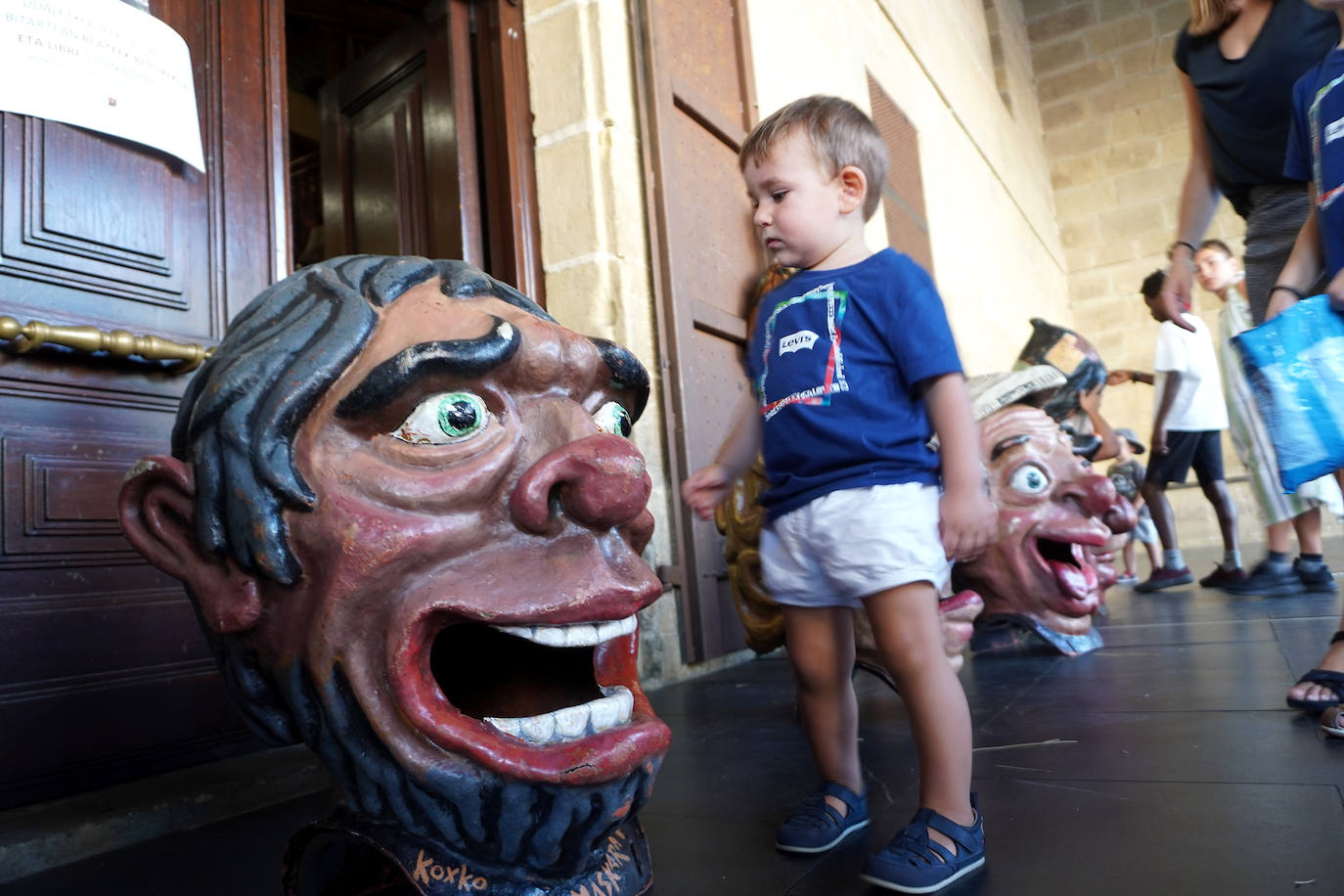 Fotos: Xanisteban festetan murgildu dira oiartzuarrak