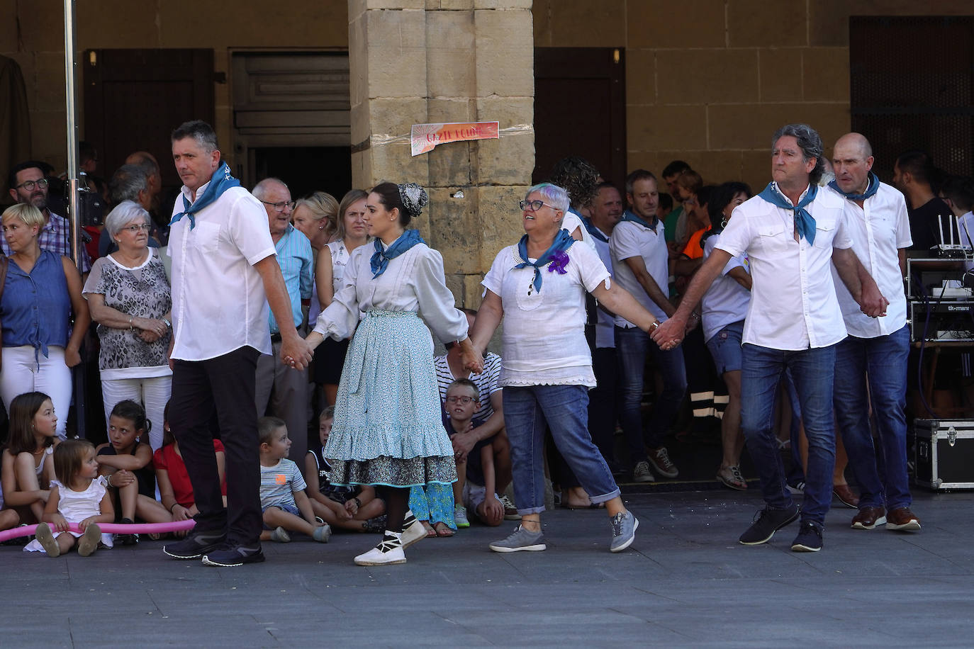 Fotos: Xanisteban festetan murgildu dira oiartzuarrak