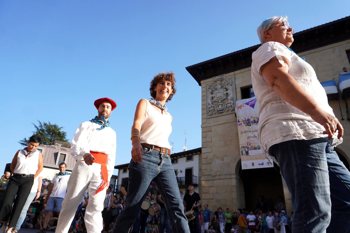 Fotos: Xanisteban festetan murgildu dira oiartzuarrak