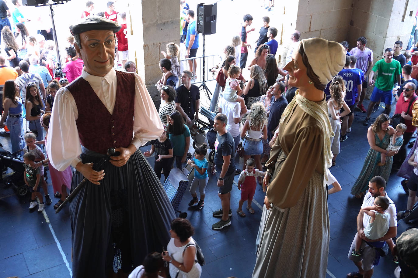 Fotos: Xanisteban festetan murgildu dira oiartzuarrak