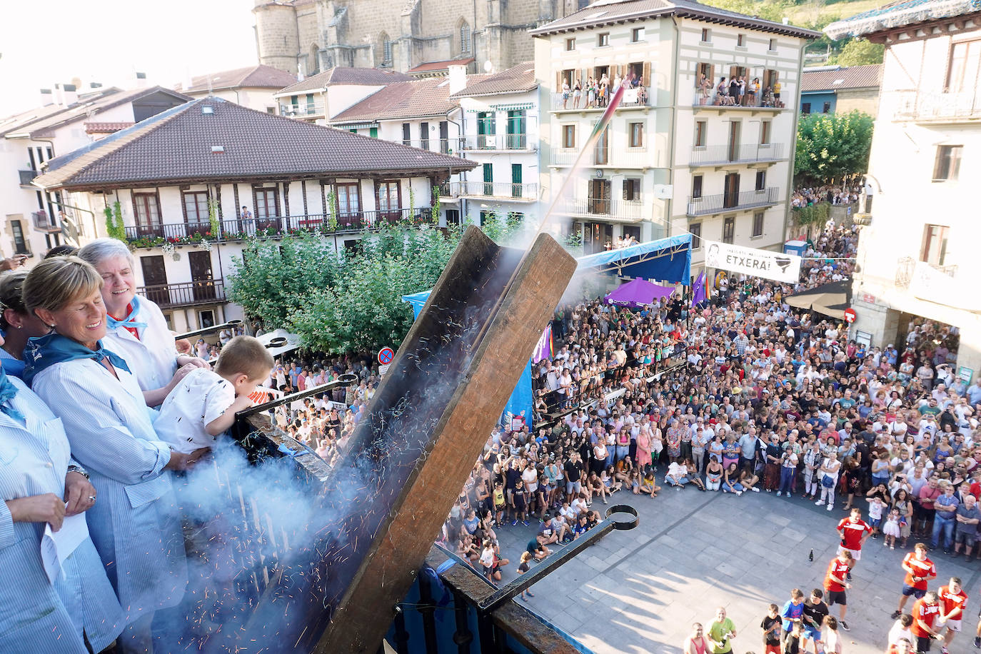 Fotos: Xanisteban festetan murgildu dira oiartzuarrak