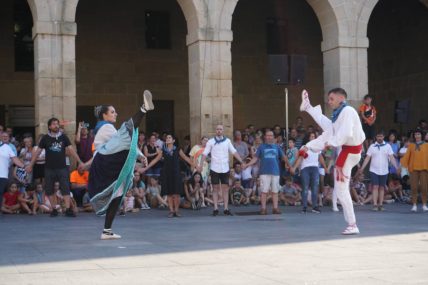 Fotos: Xanisteban festetan murgildu dira oiartzuarrak