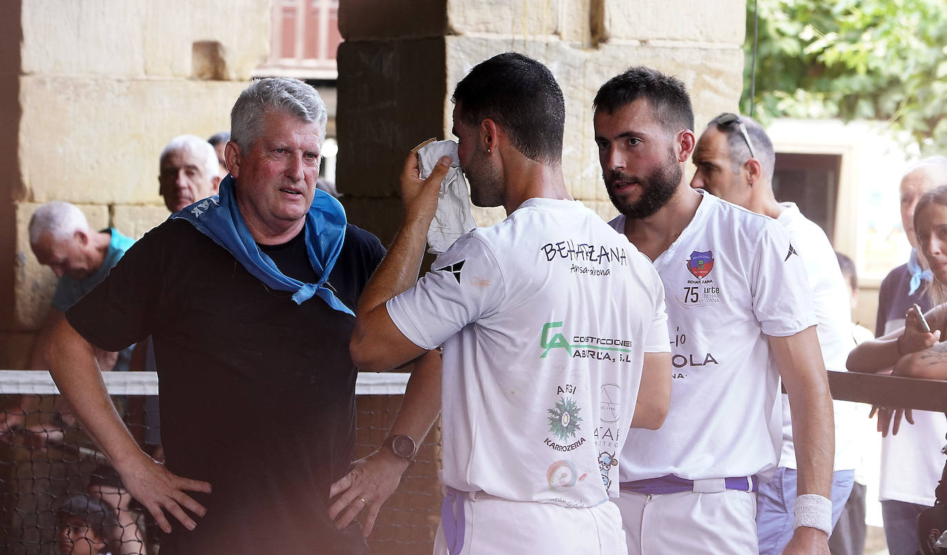 Fotos: Ekitaldiz jositako Xanistebanetako egun handia