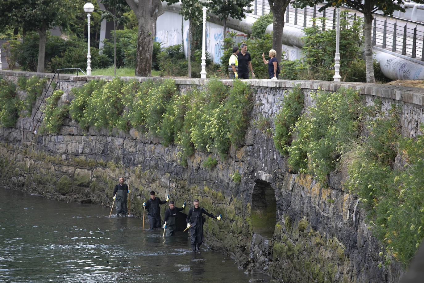 Fotos: Estos son los objetos que han rescatado del rio Urumea