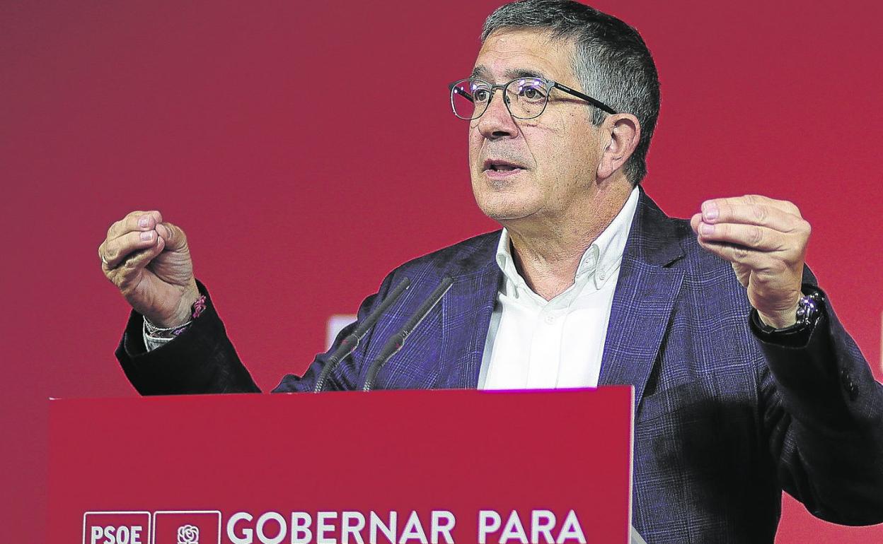 Patxi López, en su comparecencia pública de este miércoles en la sede socialista de Bilbao. 