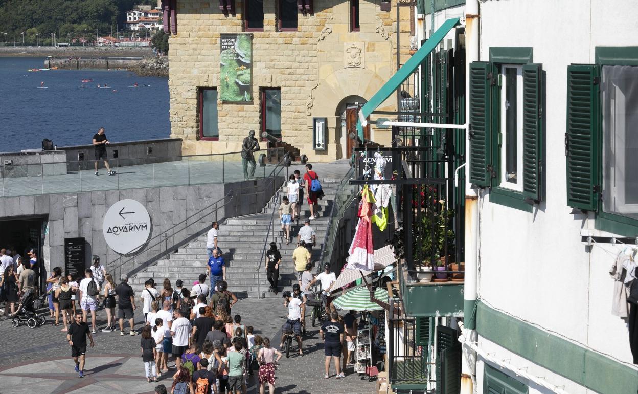 Colas el pasado martes a la entrada del Aquarium. 
