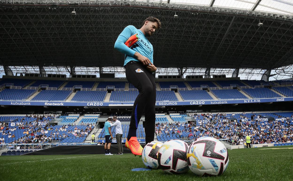 Álex Remiro no jugará ante el Atheltic por molestias en su rodilla izquierda. 