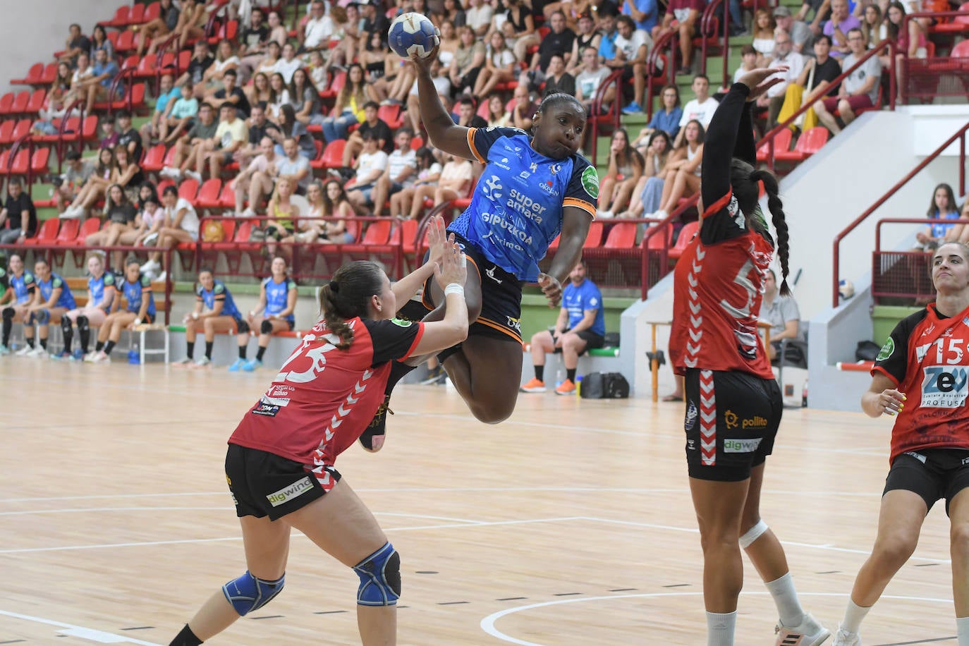 Fotos: La carta de presentación del Bera Bera es la de un equipo campeón