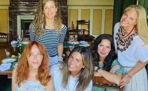 Imagen principal - Genoveva Casanova disfruta con Nuria Roca, Antonia San Juan y Jaydy Michel en Arbaizenea