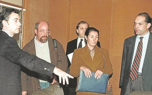 Isabel Dávila, en 1999 en el Parlamento Vasco.