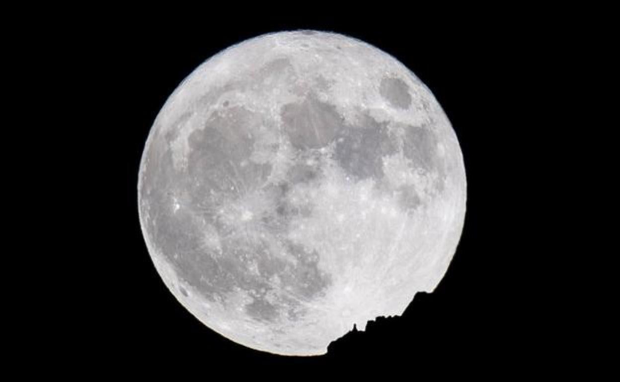 Imagen de una superluna. 