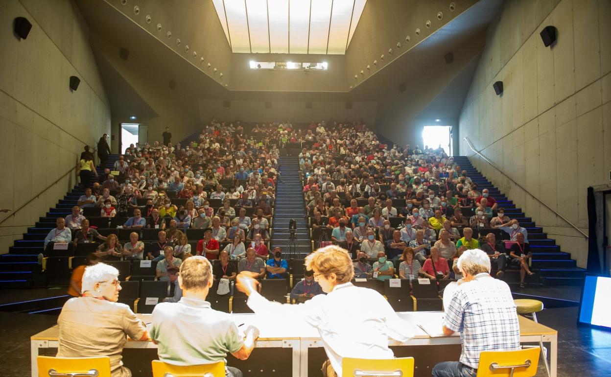 Asamblea en Andoain el pasado junio de críticos de Geroa. 