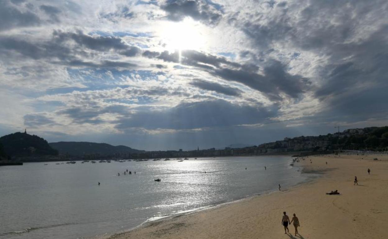 El agua del mar en donostia alcanzó este miércoles los 25 grados. 