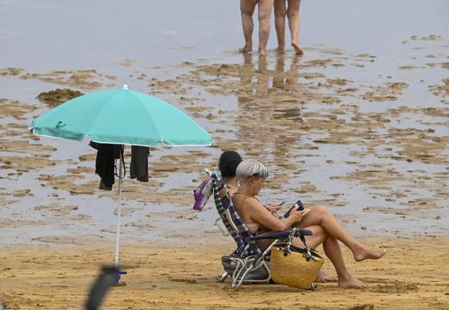 Fotos: Una galernilla aliviará por la tarde el ambiente en la costa tras una noche tropical