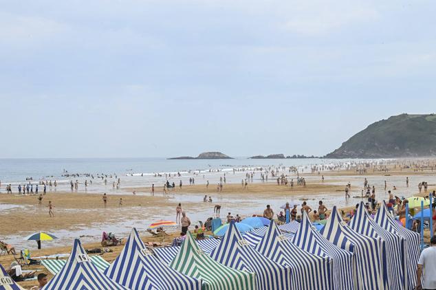 Fotos: Una galernilla aliviará por la tarde el ambiente en la costa tras una noche tropical