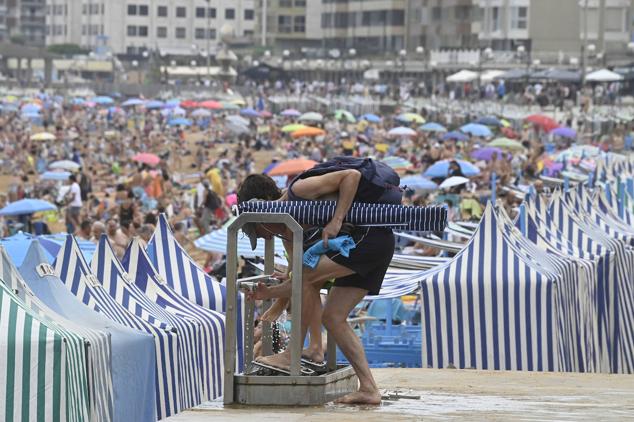 Fotos: Una galernilla aliviará por la tarde el ambiente en la costa tras una noche tropical
