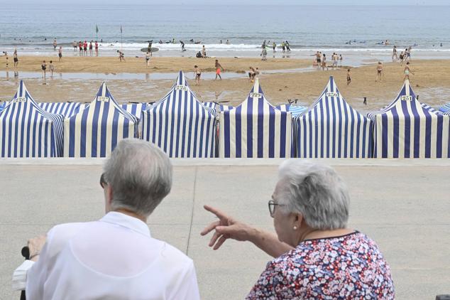 Fotos: Una galernilla aliviará por la tarde el ambiente en la costa tras una noche tropical