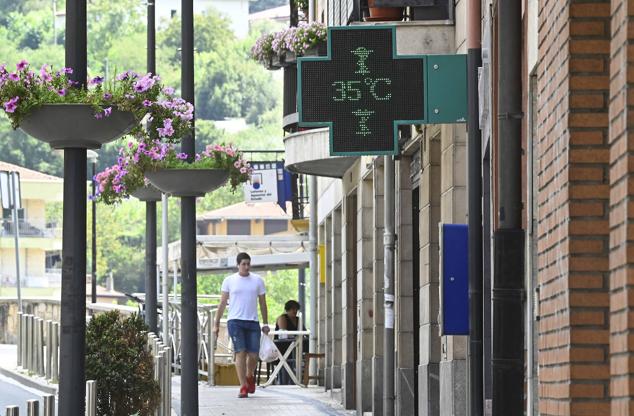 Fotos: Una galernilla aliviará por la tarde el ambiente en la costa tras una noche tropical