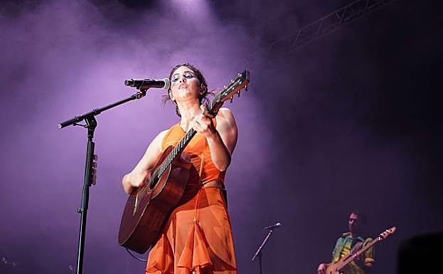 Izaro será la encargada de abrir los conciertos de Sagües. 