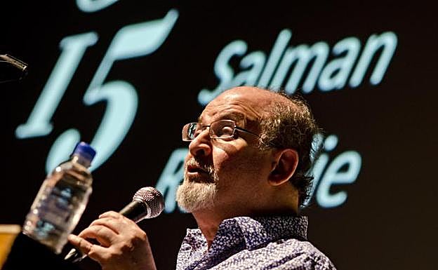La prensa iraní aplaude el intento de asesinato contra Rushdie