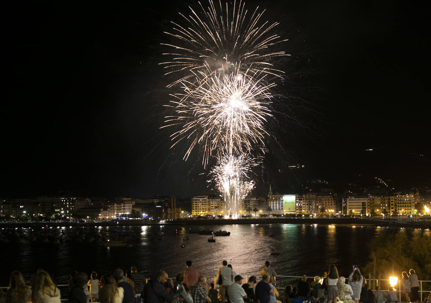 Fotos: Una pirotecnia de Gran Canaria en los fuegos del martes