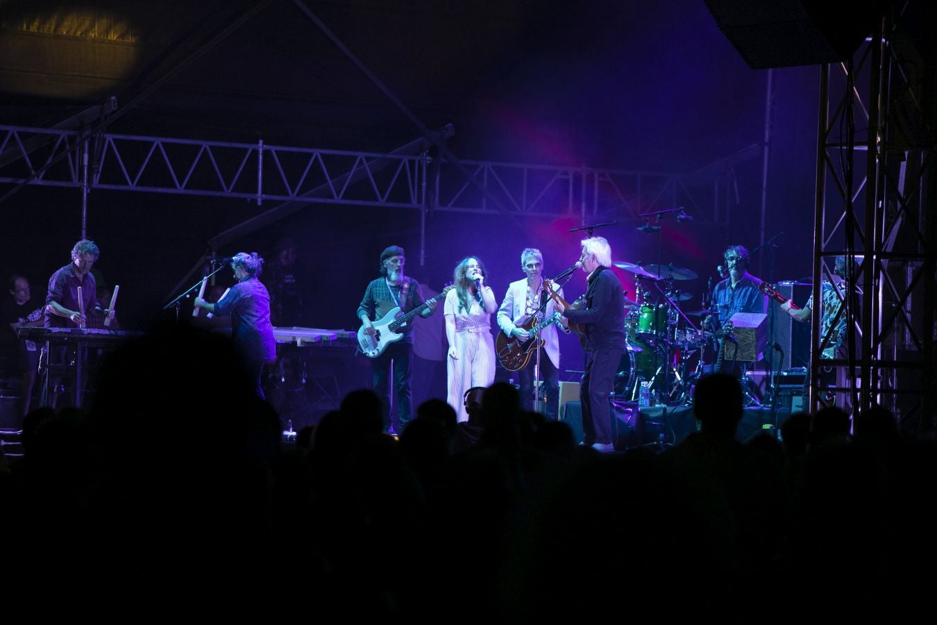 La explanada de Sagüés volvió a quedarse pequeña y los asistentes pudieron disfrutar en vivo de grandes clásicos. 