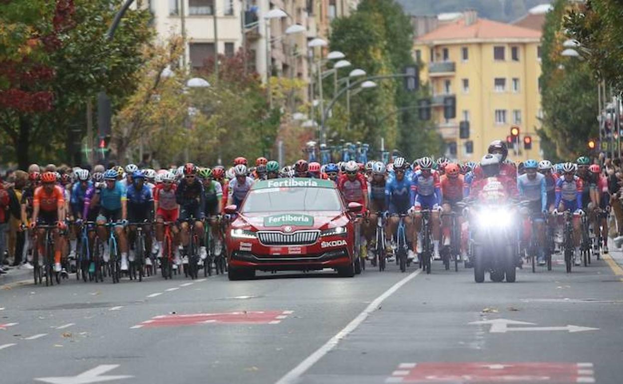 Salida de la Vuelta a España 2020 en el Paseo de Colón, Irun. 