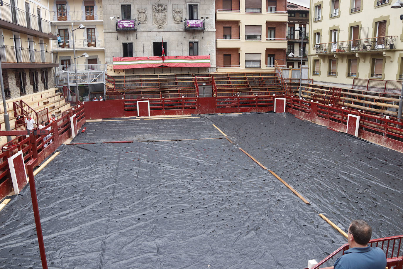 Fotos: Cuatro toros y dos torerillos contra las nubes en Deba