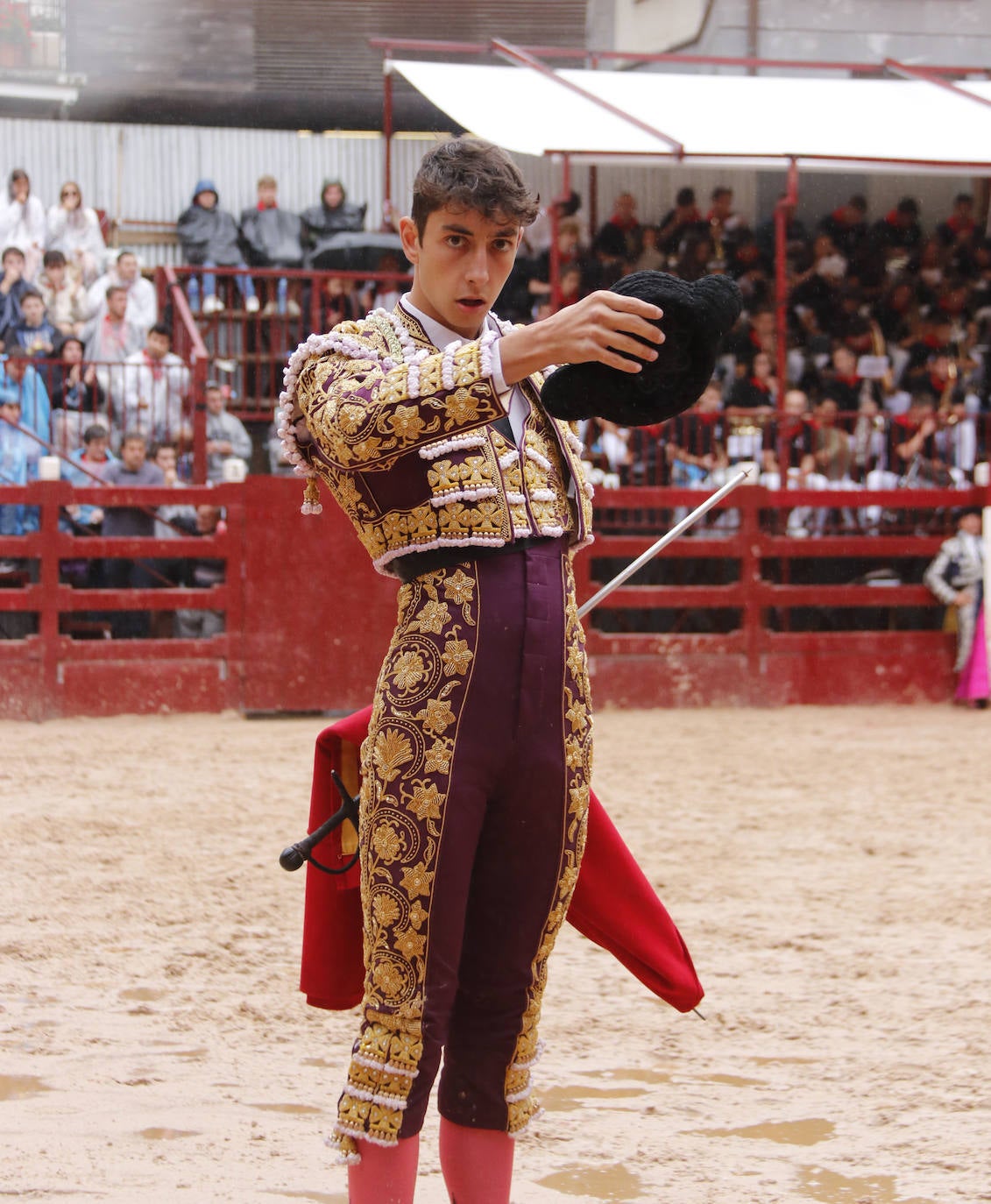 Fotos: Cuatro toros y dos torerillos contra las nubes en Deba
