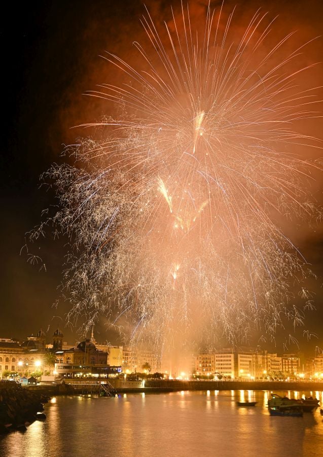 Fotos: La italiana Scarsella, ganadora del concurso de fuegos artificiales