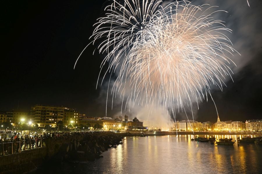 Fotos: La italiana Scarsella, ganadora del concurso de fuegos artificiales