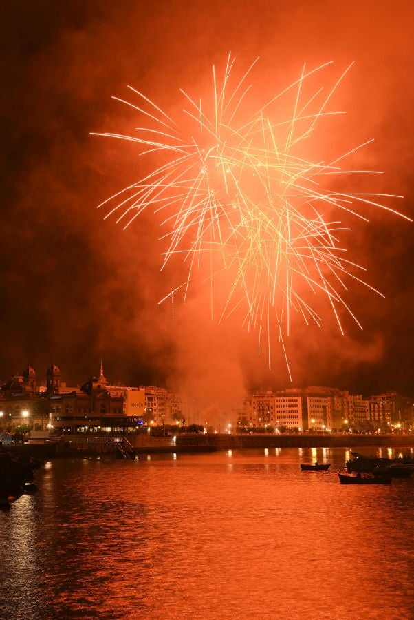 Fotos: La italiana Scarsella, ganadora del concurso de fuegos artificiales