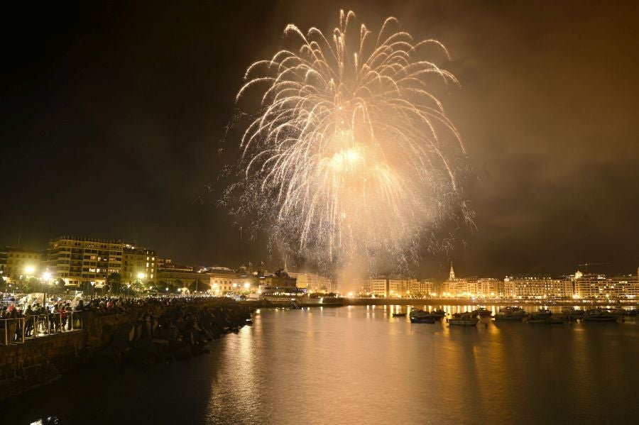 Fotos: La italiana Scarsella, ganadora del concurso de fuegos artificiales