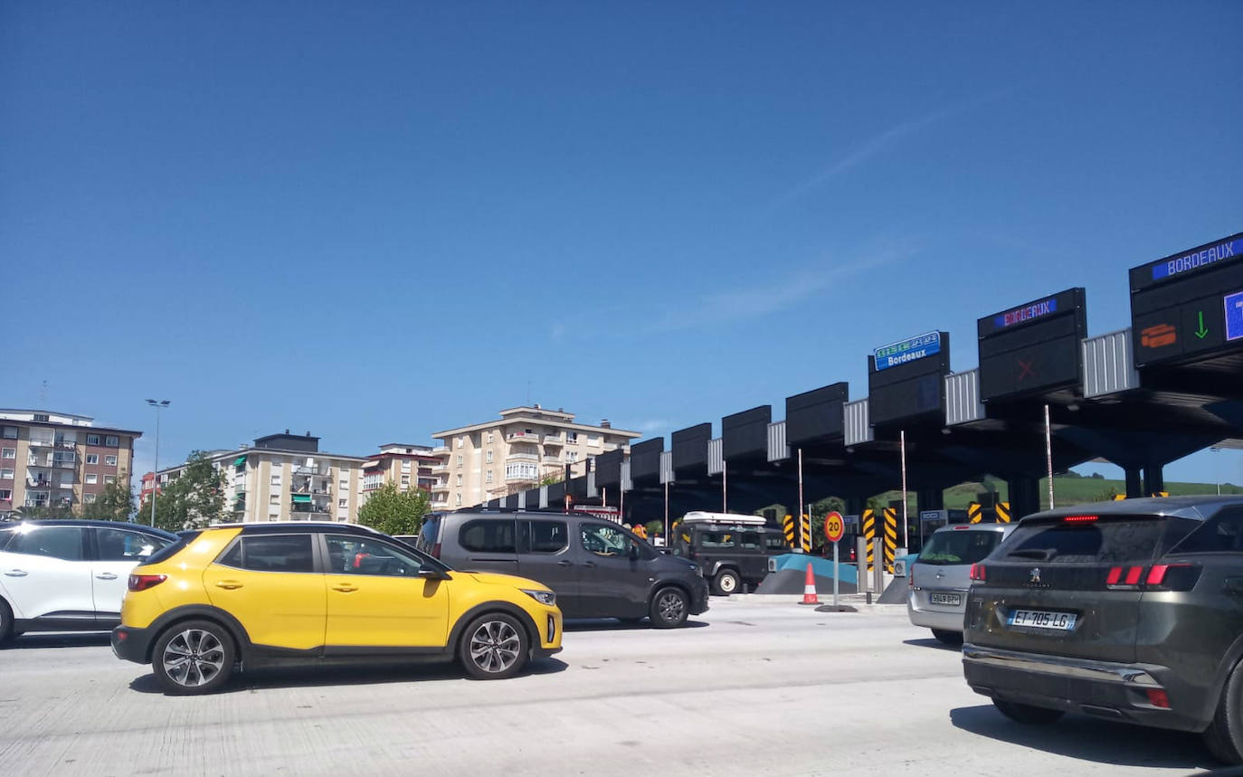 Tráfico: Jornada de retenciones en Zarautz y en Irun