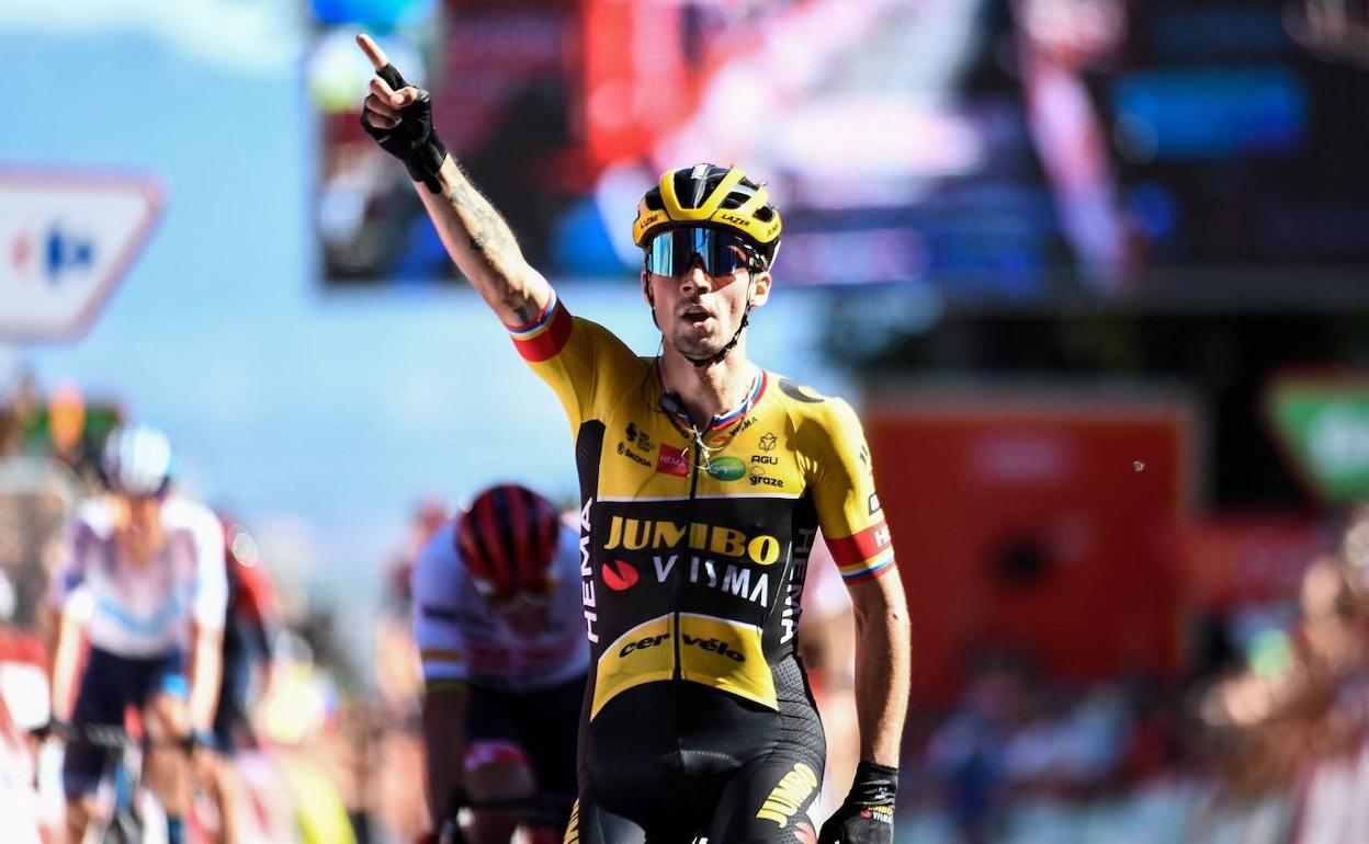 Primoz Roglic celebrando su victoria de hoy martes en Laguardia. 