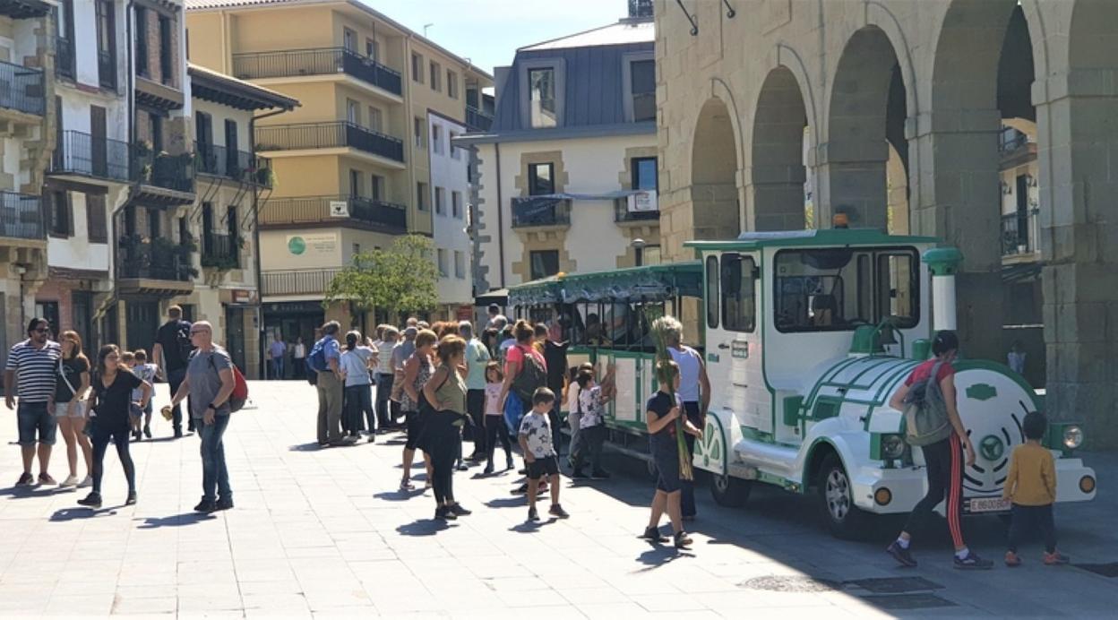 Tren Berdea Doneztebe plazatik irtengo da. 