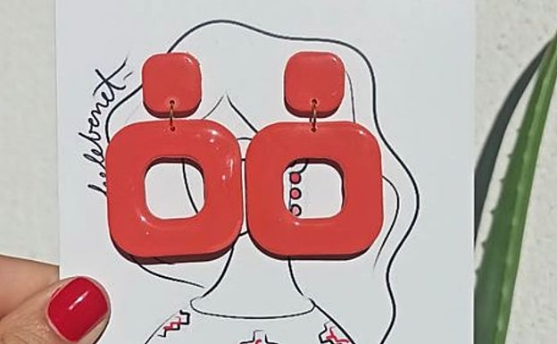 Pendientes en color colar de Helebenet