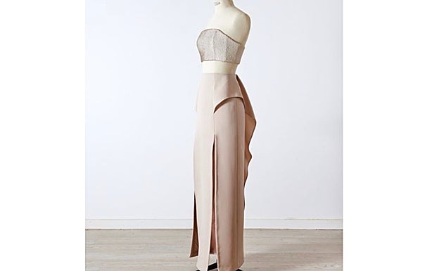 Dos piezas en color arena de la firma Maialen Campaña.