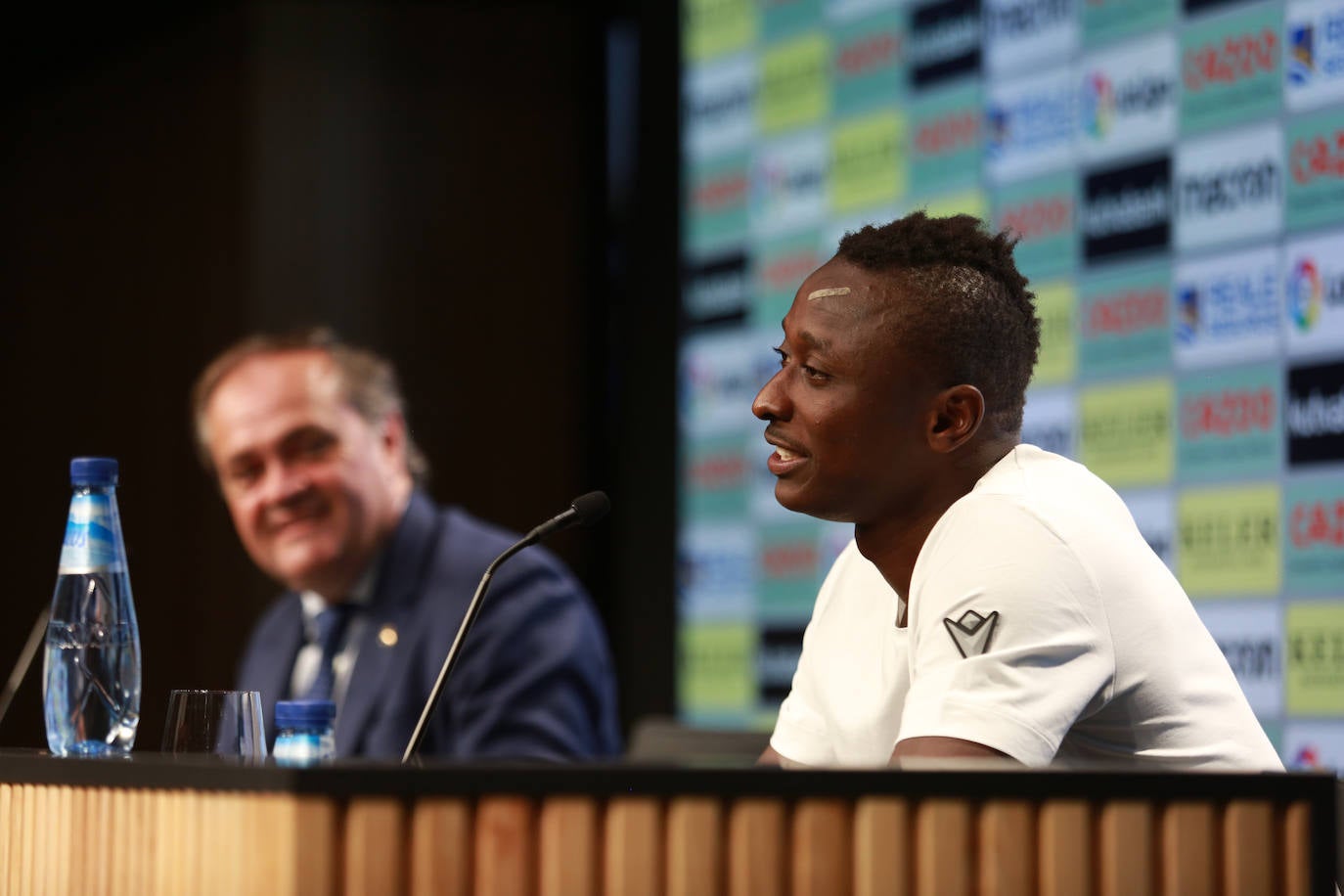 Fotos: Repasa la llegada de Umar Sadiq a la Real Sociedad en imágenes