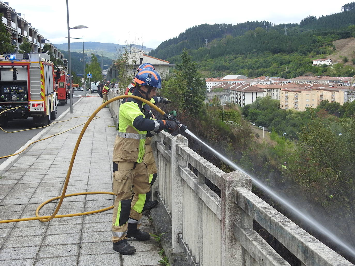 Fotos: Imágenes del incendio en el barrio de Txarapea