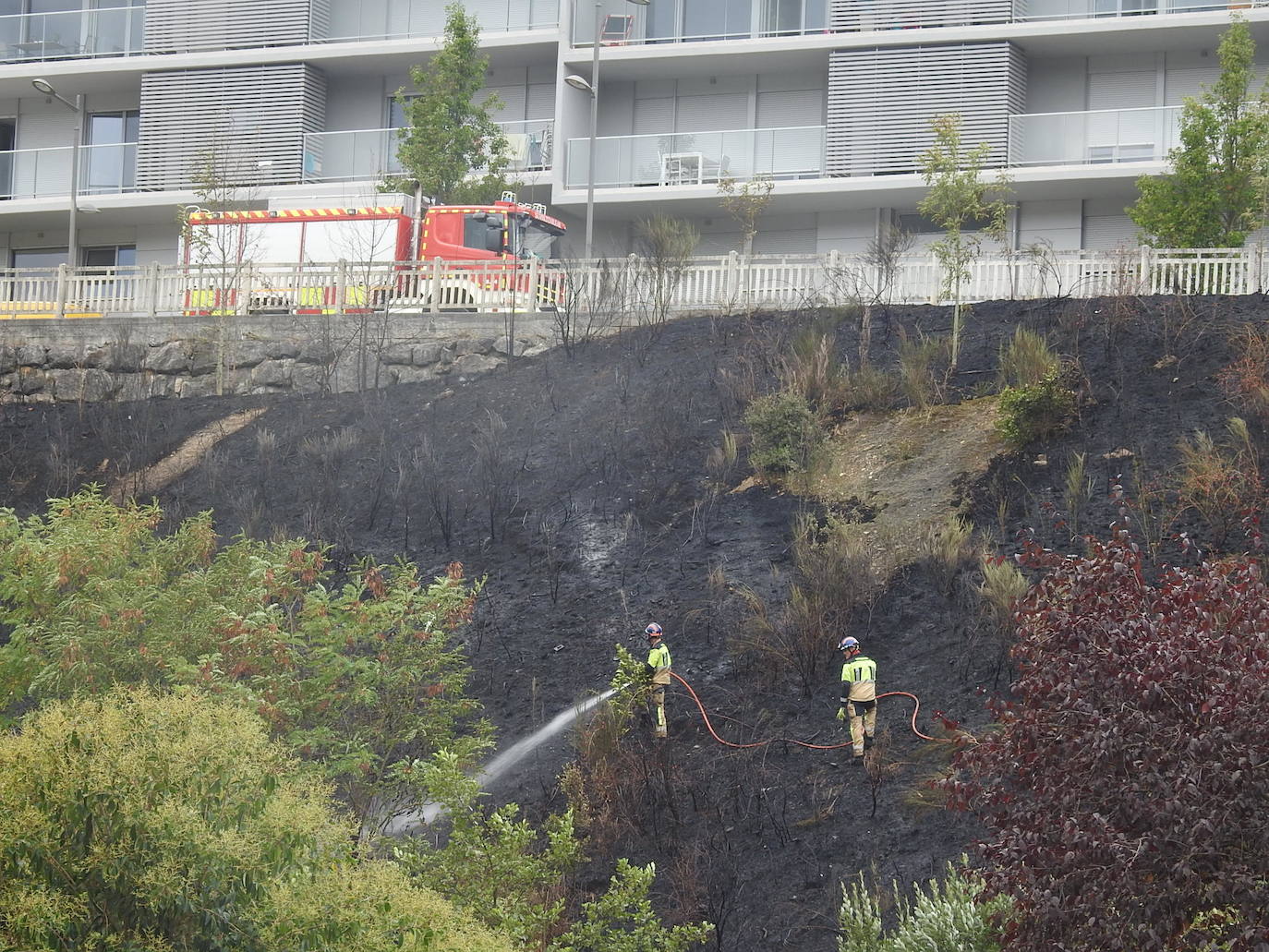 Fotos: Imágenes del incendio en el barrio de Txarapea